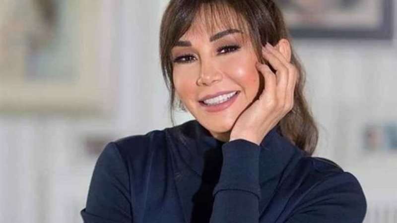 الفنانة كاريس بشار