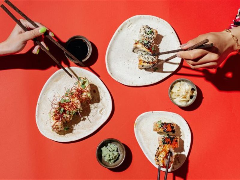 تعرّفي على فوائد السوشي وحضّريه في مطبخك بهذه الطريقة