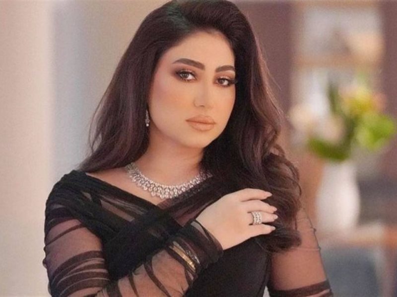 بالصور.. بوسي تحتفل بعيد ميلادها الـ 43 بالرقص مع ابنها