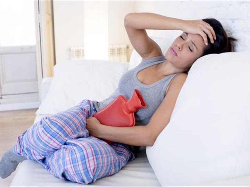 غير الشوكولاتة.. 12 طعامًا مفيدًا لتخفيف آلام الدورة الشهرية