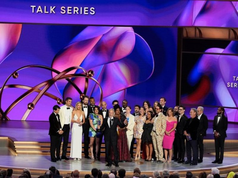 القائمة الكاملة للفائزين بجوائز الإيمي في دورتها الـ 76