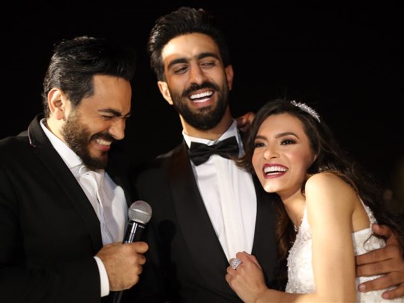 تامر حسني يوافق على طلب كارمن سليمان.. تعرف عليه