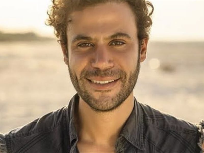 محمد إمام يتعاقد على بطولة فيلم “صقر وكناريا”