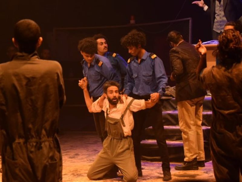 العرض المصري “كاسبر” يناقش القضية الفلسطينية في مهرجان الإسكندرية المسرحي