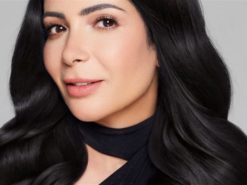 منى زكي تشارك في عرض لوريال في أسبوع الموضة بباريس للعام الثاني على التوالي