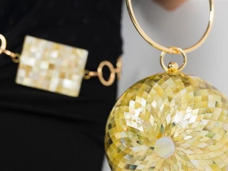 حقائب سواريه صديقة للبيئة.. مروة صلاح تكشف عن تشكيلتها المميزة لخريف 2025