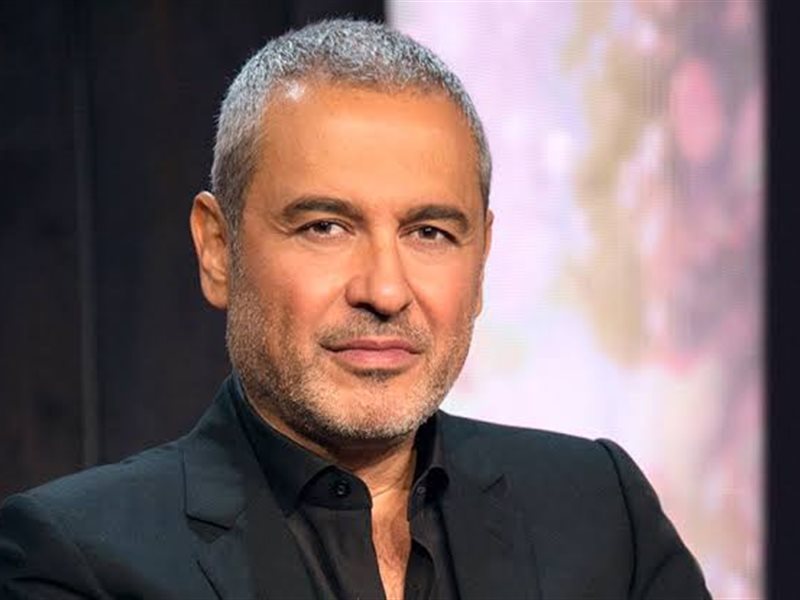 إيلي صعب يقدم مجموعة ربيع وصيف 2025 في أسبوع الموضة في باريس.. ترف لا يضاهى وأناقة متجددة