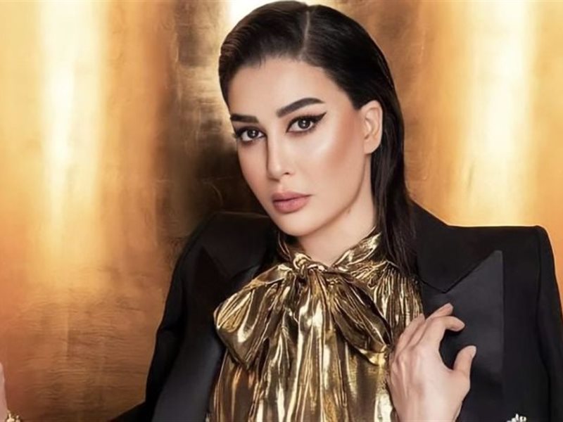 غادة عبد الرازق تسحر الأضواء في أسبوع الموضة بباريس