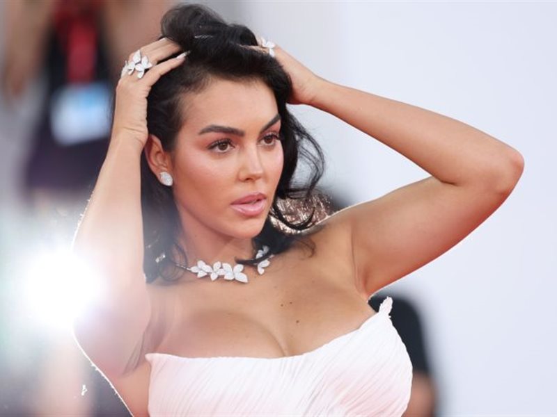 جورجينا رودريغيز تطلق عطرها “سينس” في الرياض