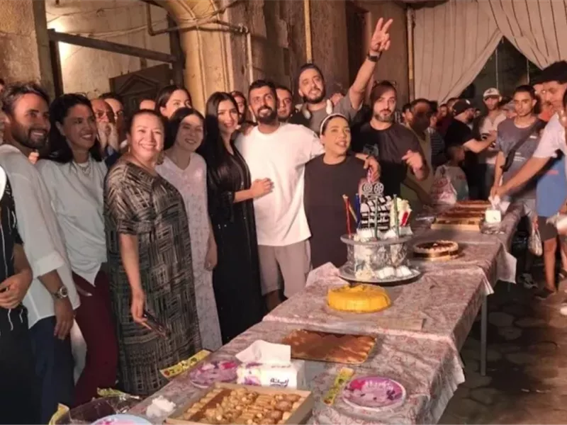 مي عمر تحتفل بعيد ميلاد محمد سامي في كواليس “إش إش”