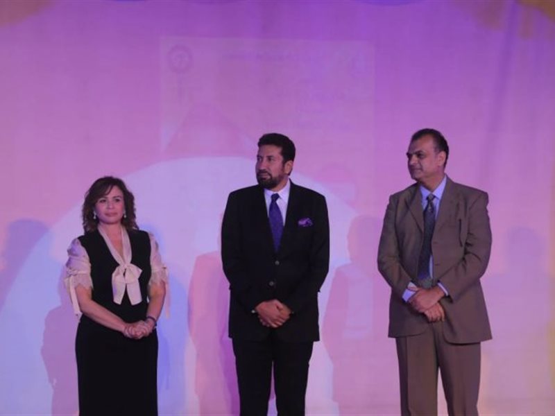 ماذا قال الفنان هاني رمزي في مهرجان القاهرة للمونودراما بعد تكريمه