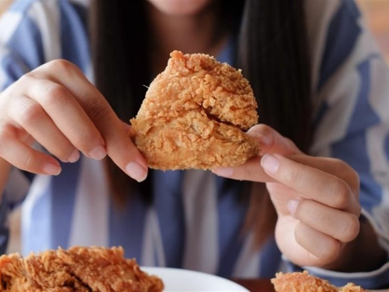 أطعمة ومشروبات قد تسبب الجفاف.. احذرها 