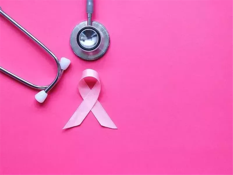 أكتوبر الوردي.. تعرف على أبرز أعراض سرطان الثدي 