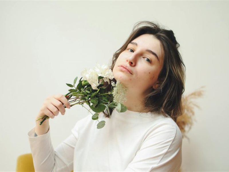 هل الثوم حل لعلاج حب الشباب أم خطر يهدد بشرتك؟