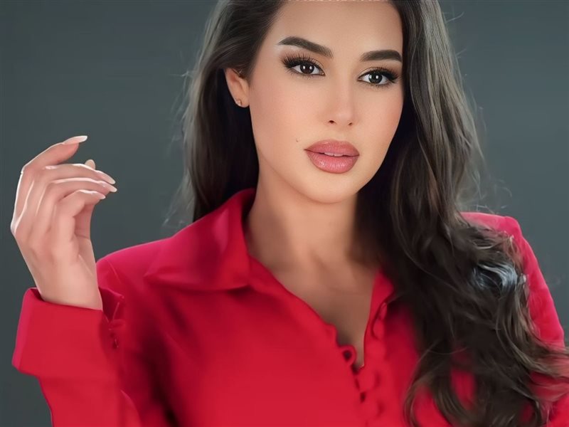 ياسمين صبري تتألق بالأحمر بتوقيع  