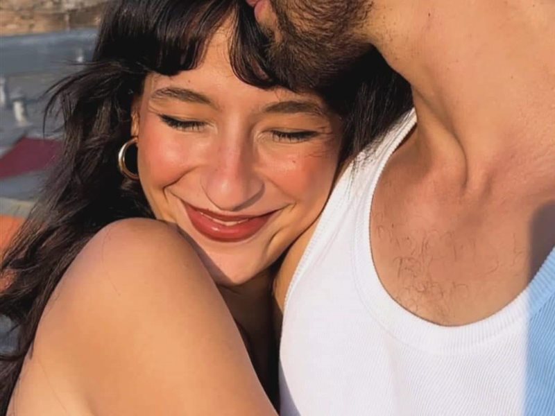 أميرة أديب تعلن ارتباطها بشاب مجهول