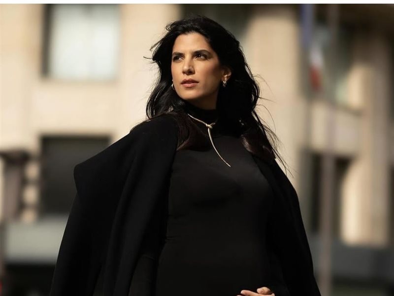 كارمن بصيبص تخطف الأنظار في باريس بإطلالة من بولغاري 