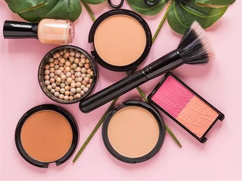تعرفي على أسماء أبرز قطع المكياج ووظائفها الأساسية 