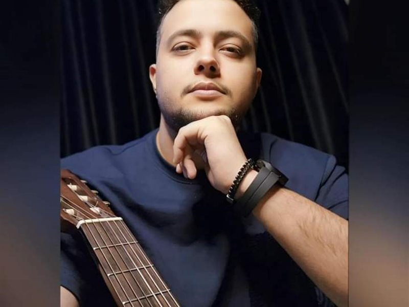 تفاصيل وفاة ملحن شاب داخل 