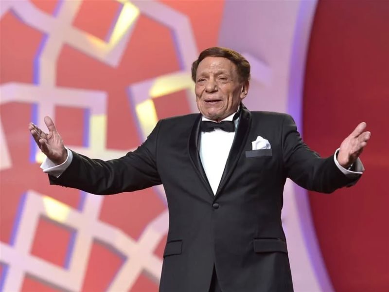 اعتزال عادل إمام يعود للواجهة من جديد وأحد أقاربه يؤكد الخبر