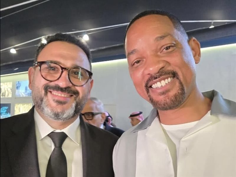 الفنان أكرم حسني برفقة النجم ويل سميث في السعودية