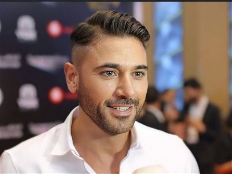 أحمد عز يقدم مسرحية جديدة بعنوان 