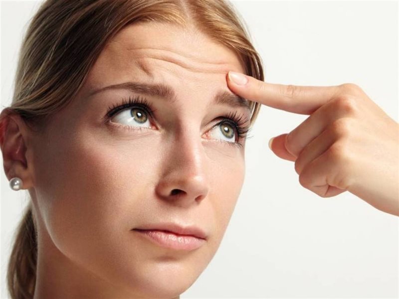 تأثير الحالة النفسية على صحة البشرة.. هل تهدد بالتجاعيد؟