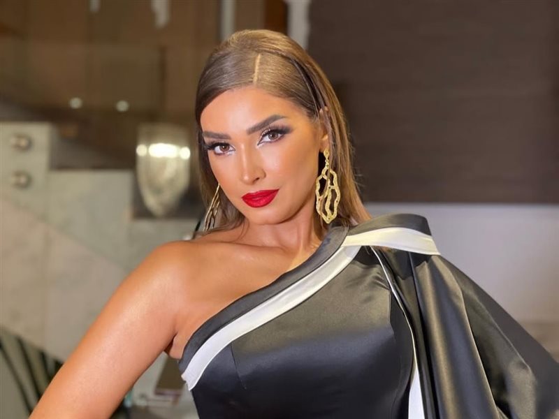 روجينا تخطف الأنظار بإطلالة سوداء في أحدث ظهور لها 