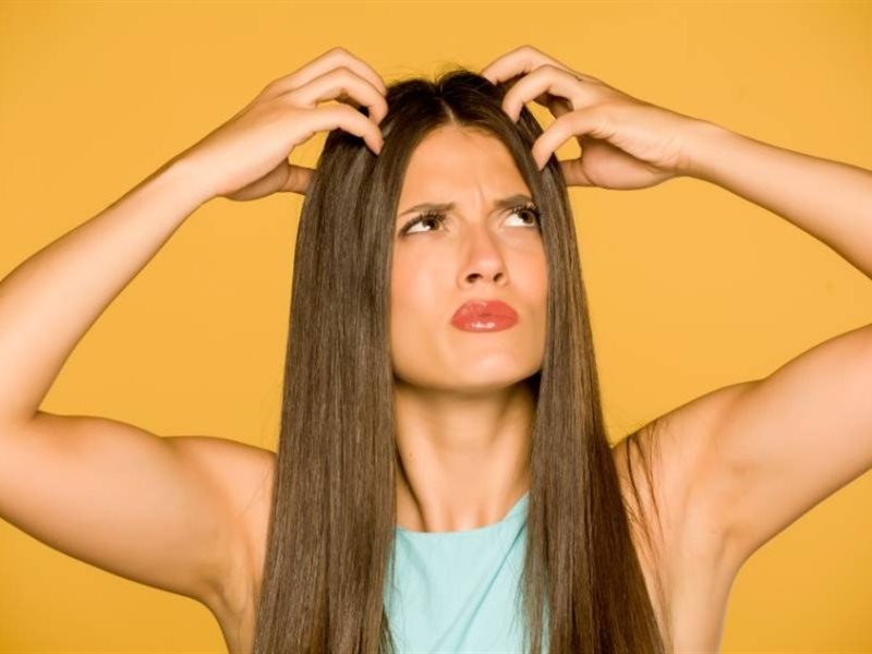 أسباب قشرة الشعر.. تعرف على الطرق التي تساعد في الوقاية منها 