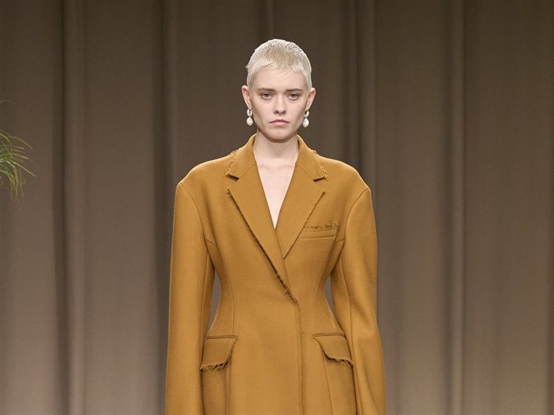 تعرفي على أبرز الإطلالات المناسبة للذهاب للعمل بأناقة