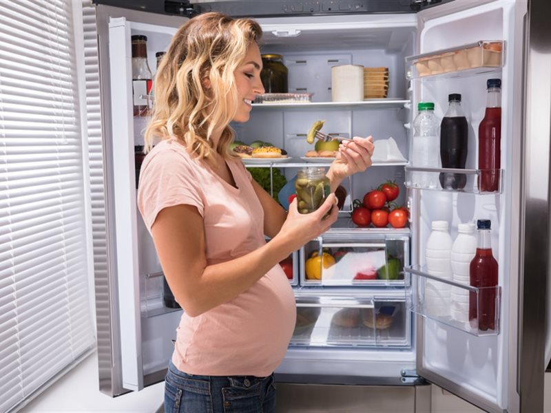  لهذا السبب تستيقظين جائعة أثناء الحمل.. دليلك للتعامل مع آلام الجوع