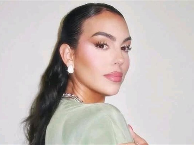 جورجينا رودريجيز تصل فعاليات النسخة الثانية من أسبوع الأزياء بالرياض