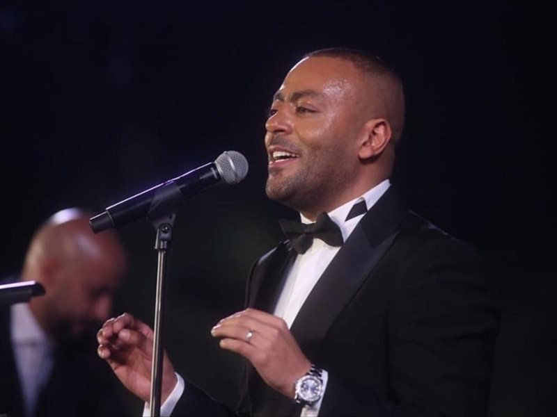 تامر عاشور يشعل مهرجان الموسيقى العربية لليلة الثانية على التوالي وزوجته لم تتركه لحظة واحدة 