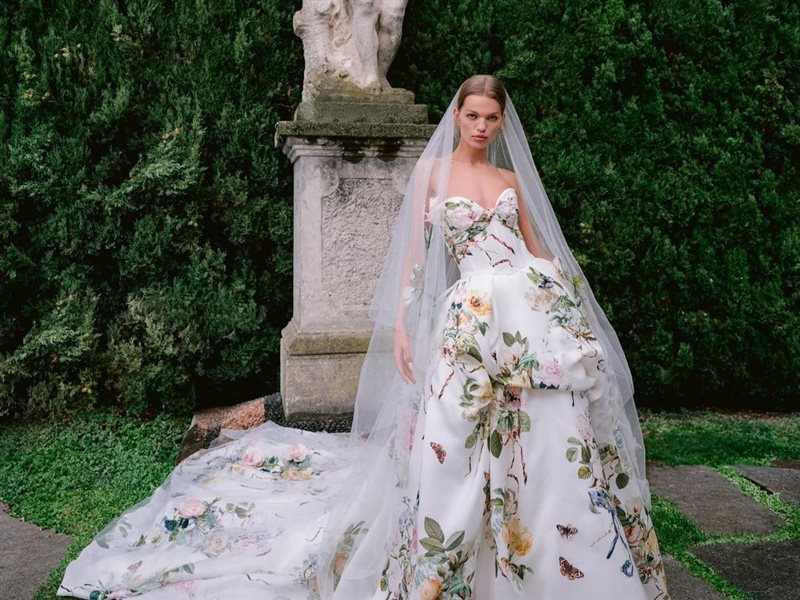  Monique Lhuillier تطرح مجموعتها الجديدة من فساتين الزفاف لخريف 2025