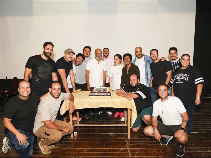 احتفال مي عز الدين وعمرو يوسف وأبطال مسرحية 