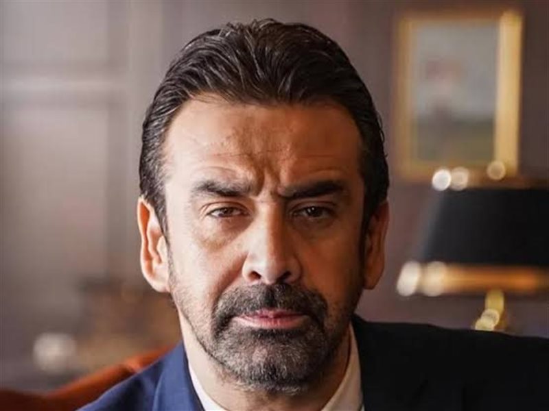 كريم عبد العزيز يحصل على جائزة الإبداع عن مسلسل 