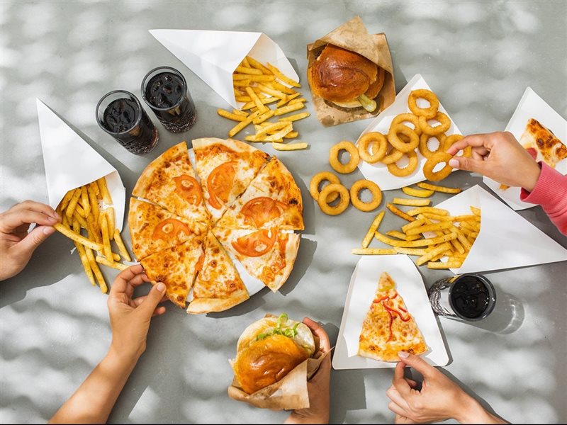 قائمة بالأطعمة والمشروبات التي تزيد من نسبة الدهون الثلاثية 