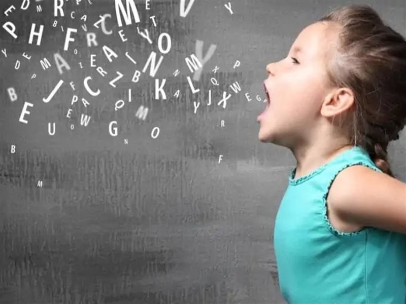في اليوم العالمي للتأتأة.. استشاري أطفال توضح أسبابها وكيف يمكن علاجها 