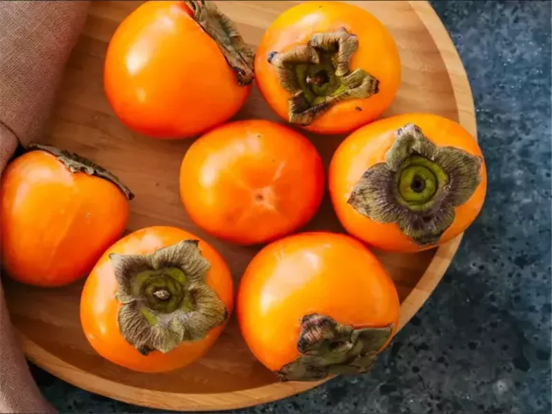  مذاقها حلو وشكلها مميز.. ماذا يحدث لجسمك عند تناول الكاكا؟  