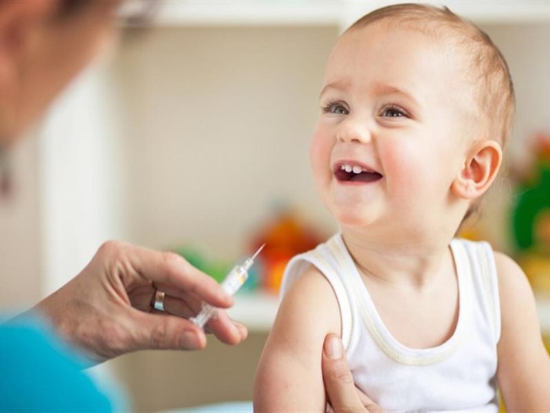 طبيب أطفال يحدد أهم تطعيمات الشتاء للأطفال للوقاية من العدوى 