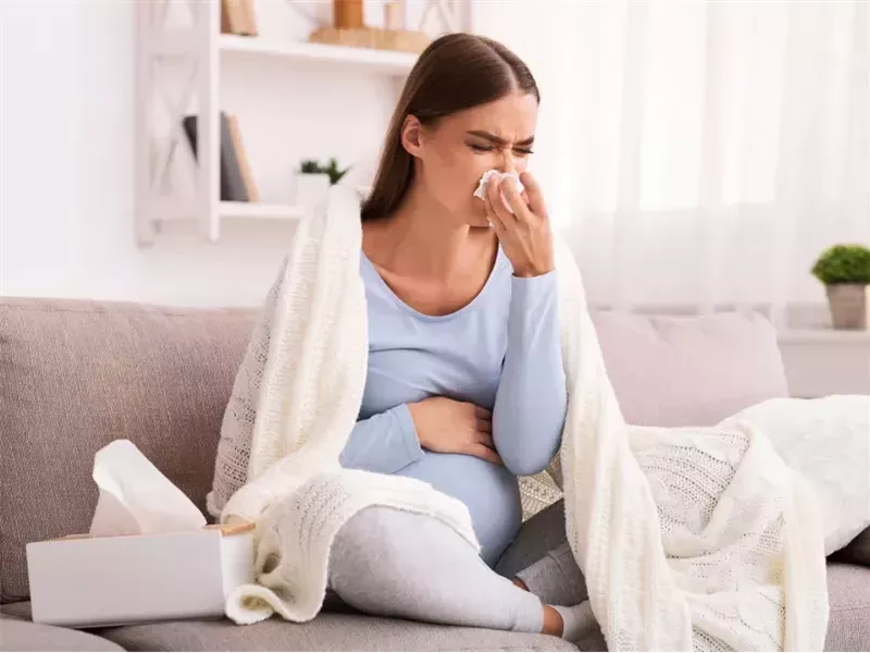 هل احتقان الأنف أثناء الحمل طبيعي.. إليك طرق التعامل معه
