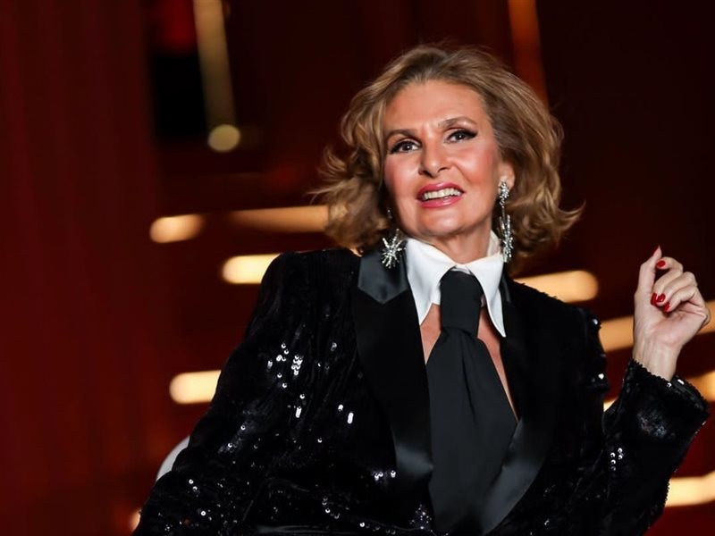  يسرا تتألق في مهرجان الجونة السينمائي السابع ببدلة سوداء من 