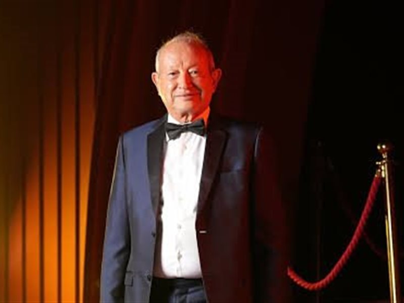 نجيب ساويرس خلال تقديم جائزة سينما من أجل الإنسانية: السينما تلعب دورا مهما لخدمة الإنسانية 