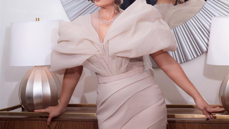 الفنانة روجينا