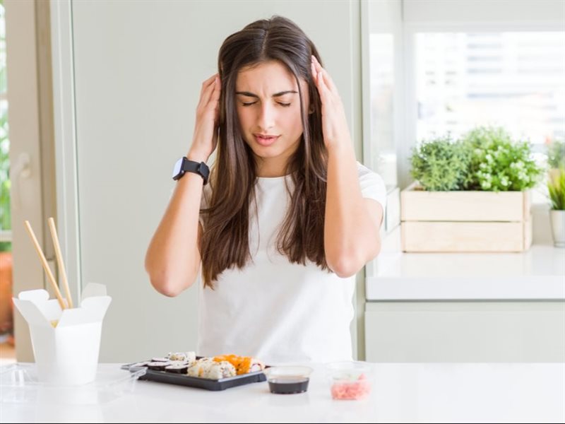 هل تعانين من الدوخة والتعب بعد الأكل.. إليك أبرز الأسباب 