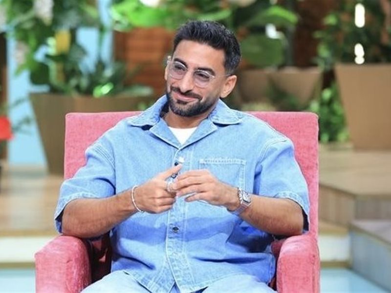 أول تعليق من أنس بوخش على شائعة ارتباطه بفنانة شهيرة 