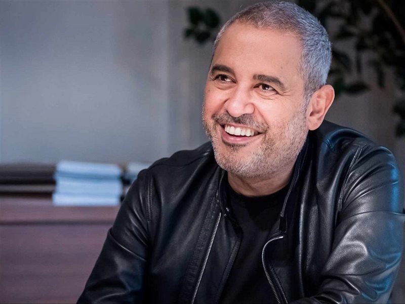 إيلي صعب يقدم 