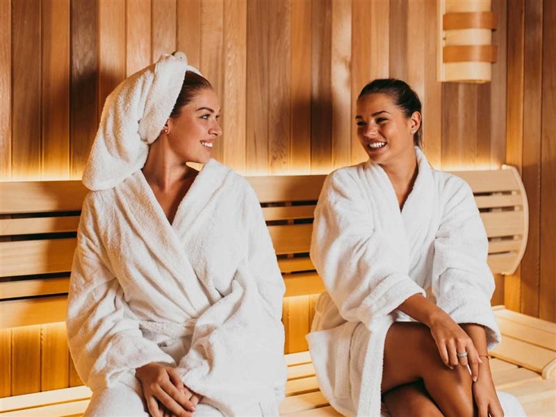لهذا السبب.. مستخدمو الساونا أكثر سعادة وينامون بشكل أفضل 