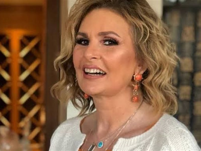 أبرزهم يسرا وكندة علوش.. احتفال نجمات الفن قبل انطلاق عرض أزياء إيلي صعب 