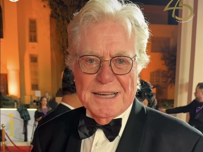 بدء توافد النجوم على السجادة الحمراء لحفل افتتاح مهرجان القاهرة السينمائي 2024 